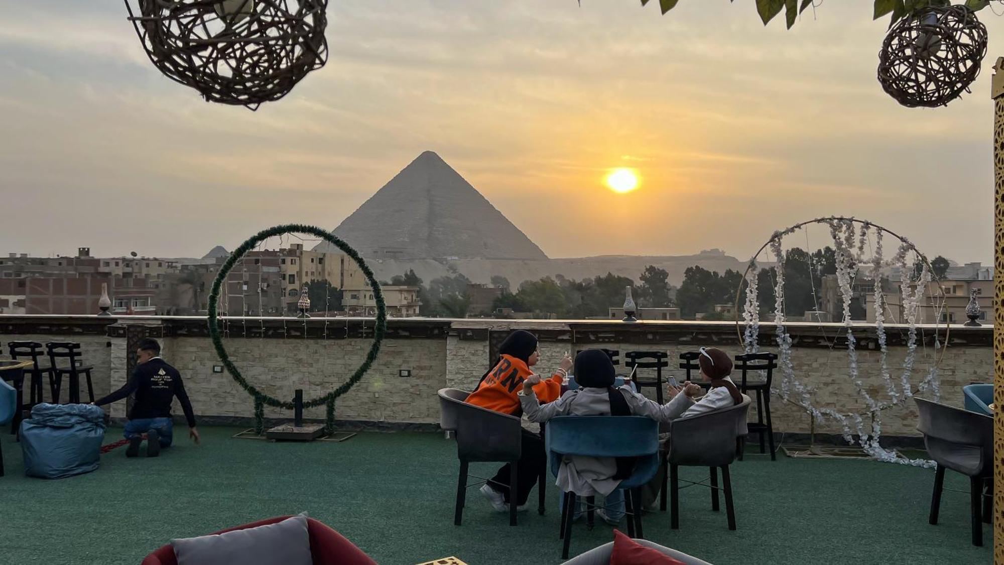 Master Pyramids Hotel Al Kawm al Akhdar Exteriör bild