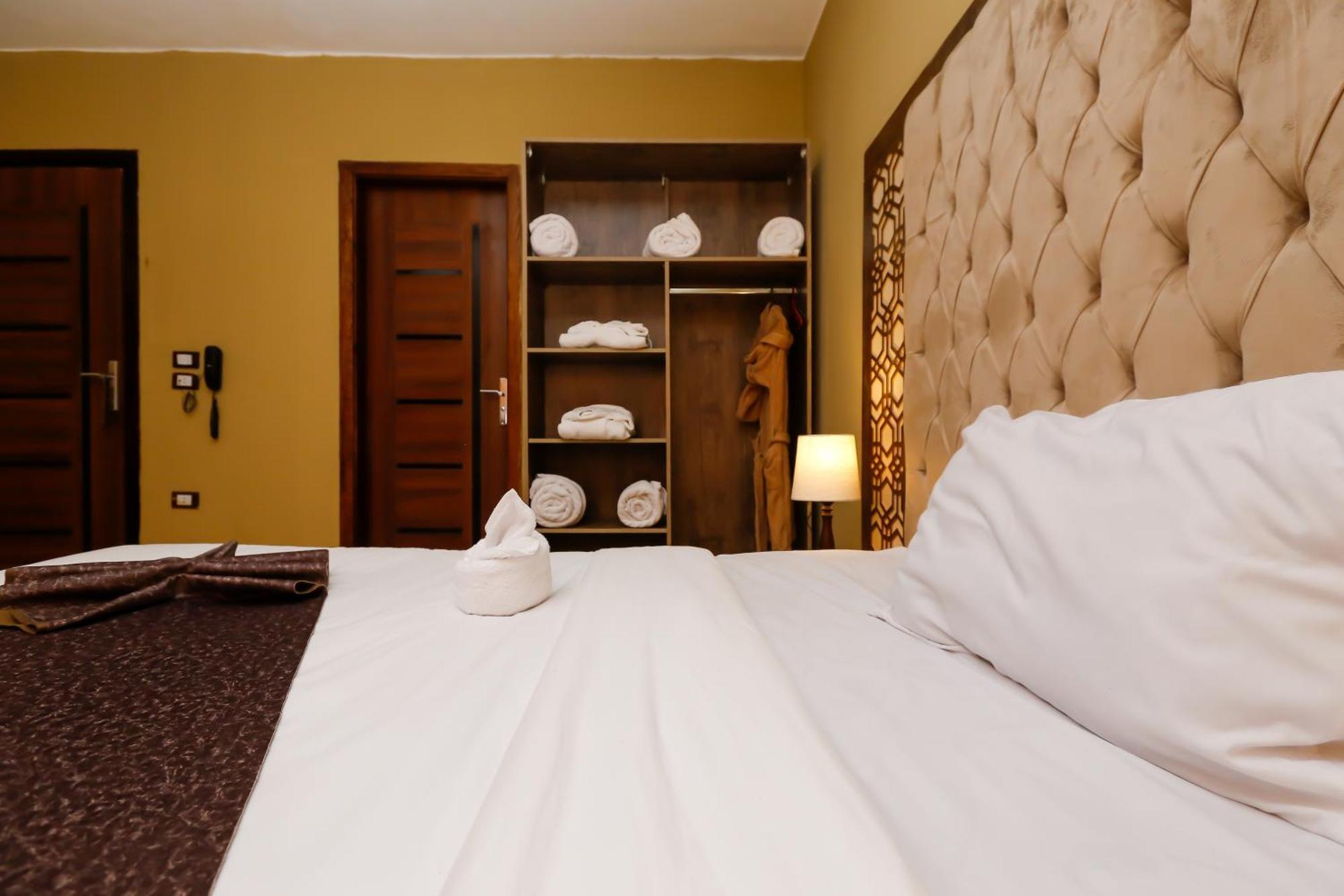 Master Pyramids Hotel Al Kawm al Akhdar Exteriör bild