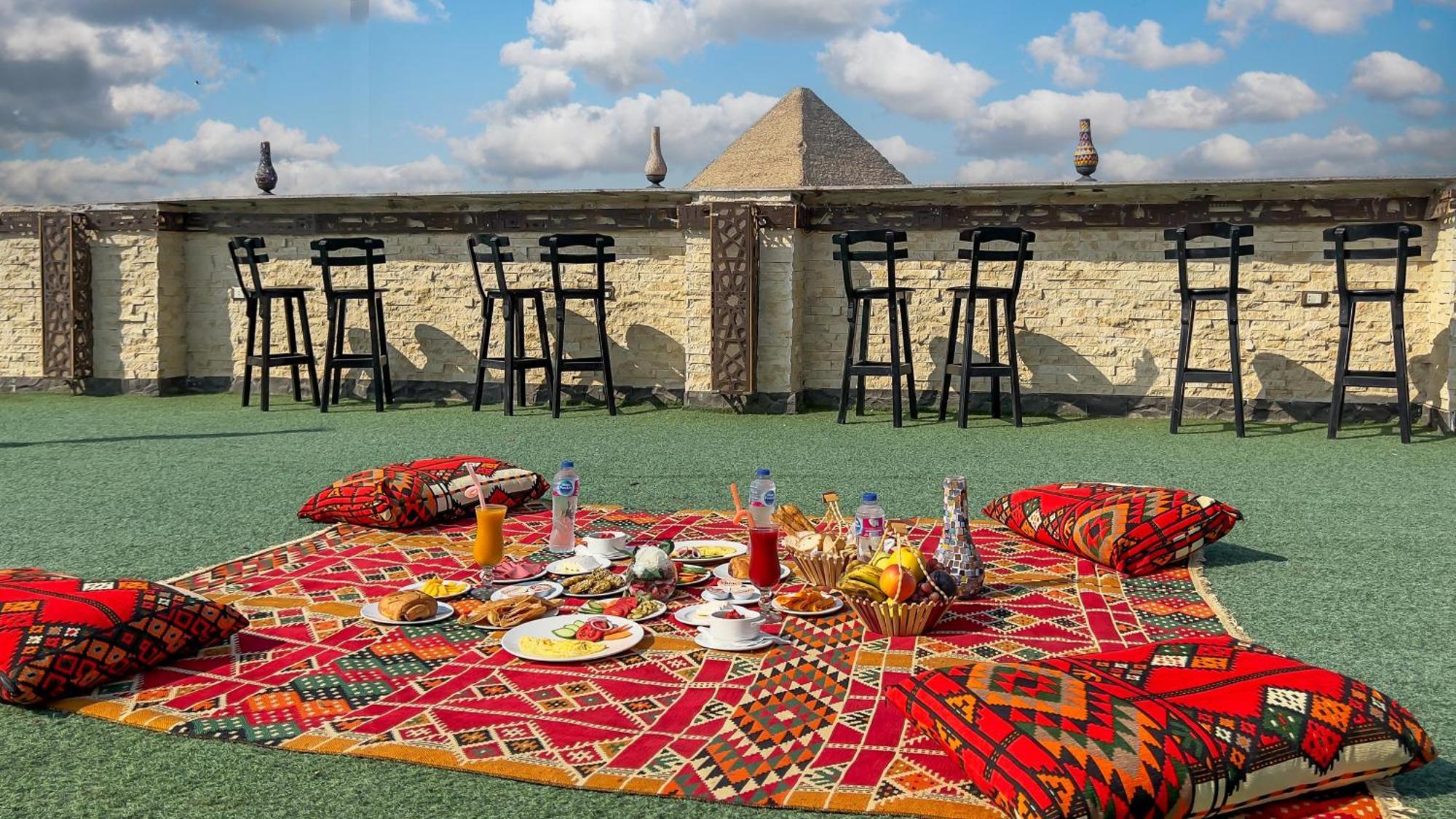 Master Pyramids Hotel Al Kawm al Akhdar Exteriör bild