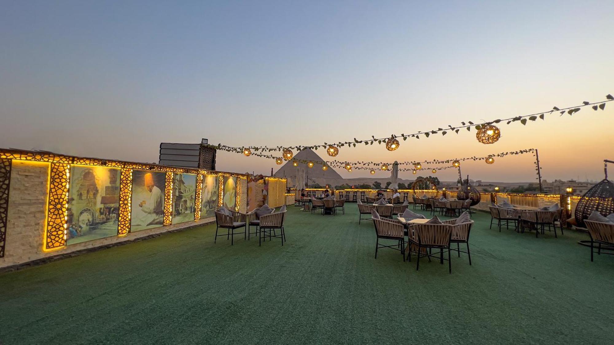 Master Pyramids Hotel Al Kawm al Akhdar Exteriör bild