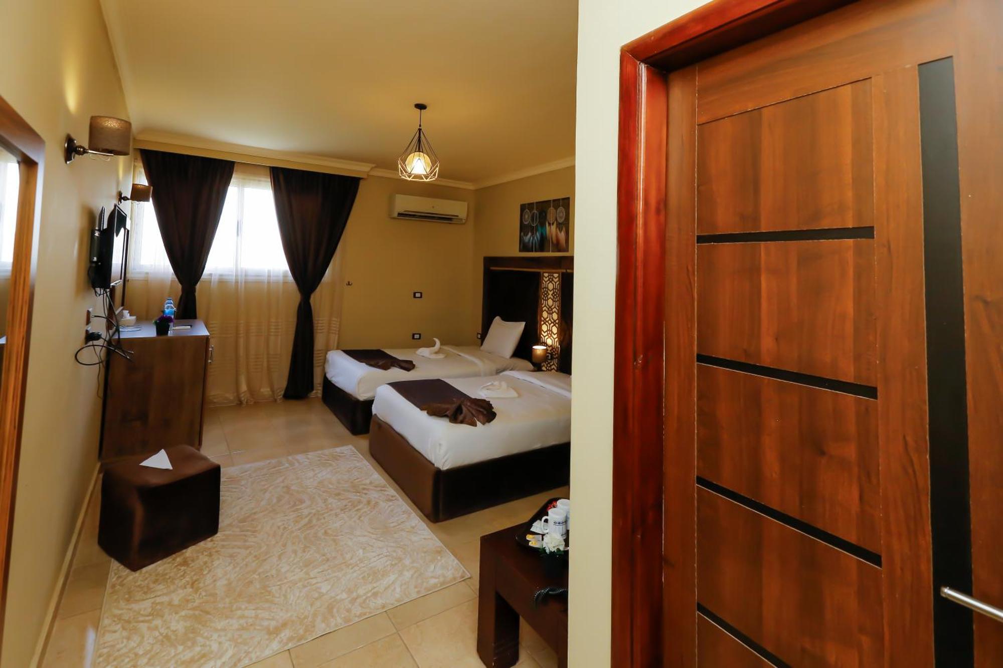 Master Pyramids Hotel Al Kawm al Akhdar Exteriör bild
