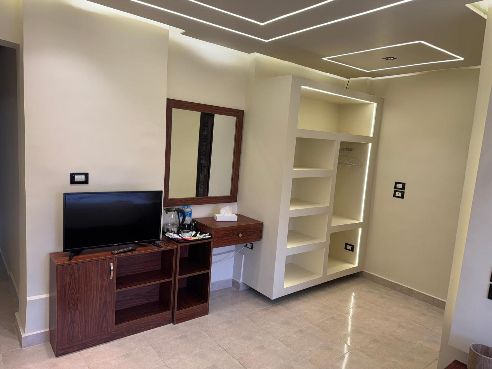Master Pyramids Hotel Al Kawm al Akhdar Exteriör bild